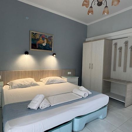 וורוורו Diaporos Hotel מראה חיצוני תמונה