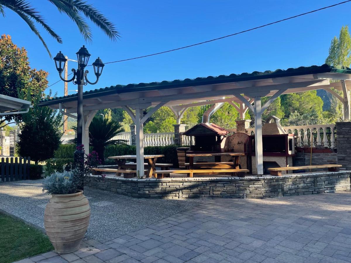 וורוורו Diaporos Hotel מראה חיצוני תמונה