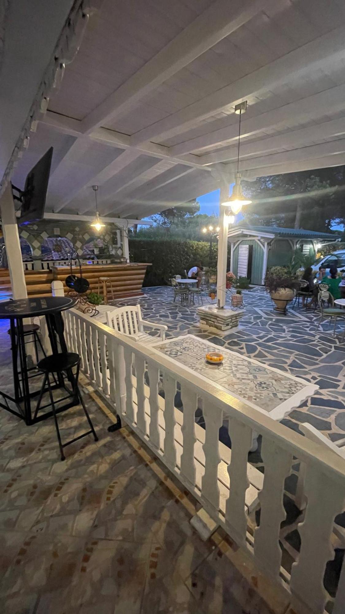 וורוורו Diaporos Hotel מראה חיצוני תמונה
