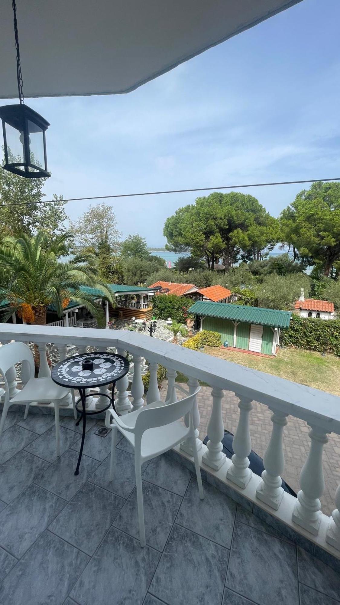 וורוורו Diaporos Hotel מראה חיצוני תמונה