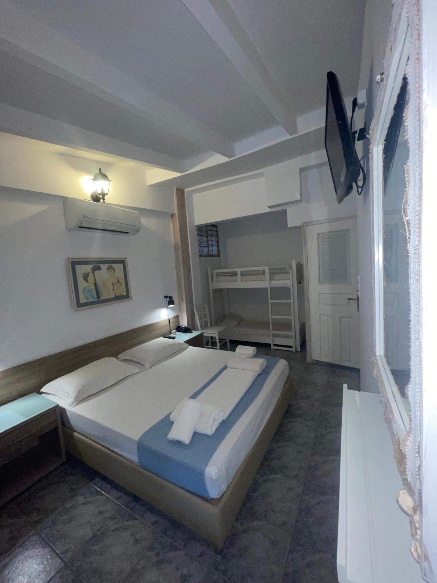 וורוורו Diaporos Hotel מראה חיצוני תמונה