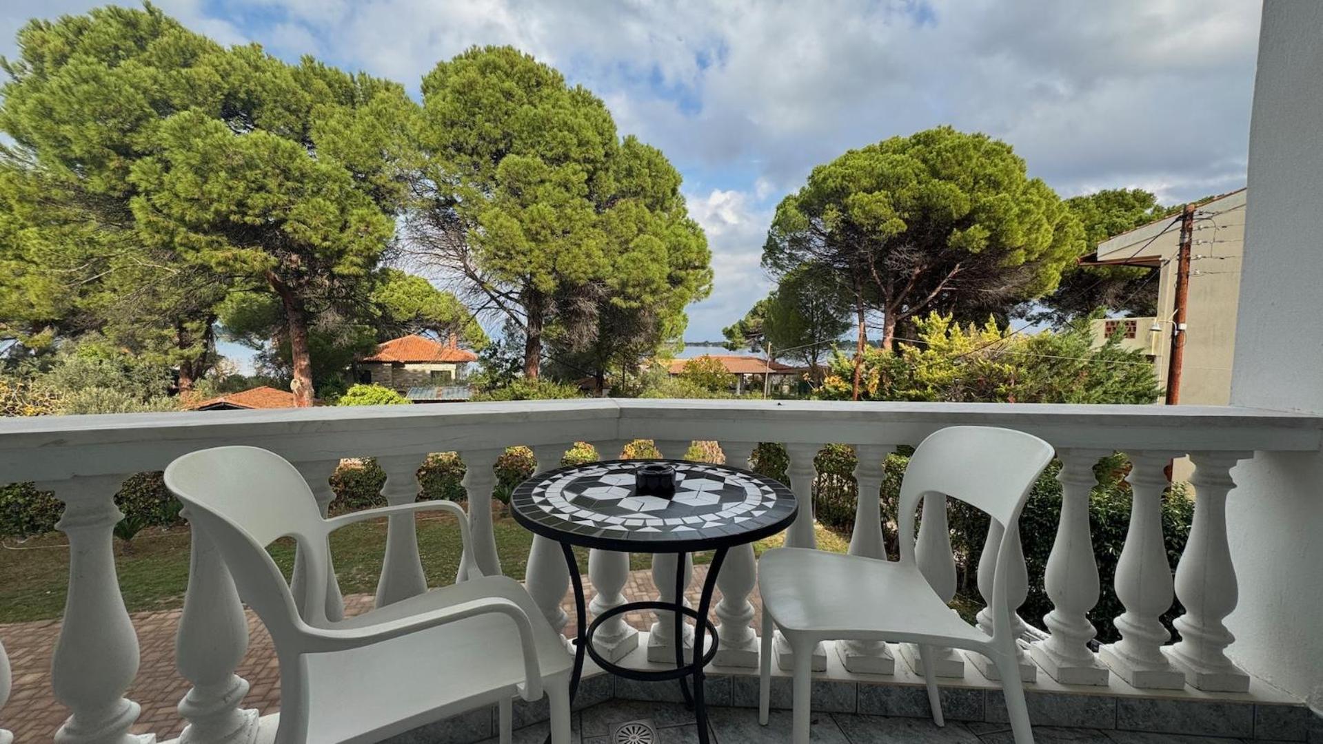 וורוורו Diaporos Hotel מראה חיצוני תמונה
