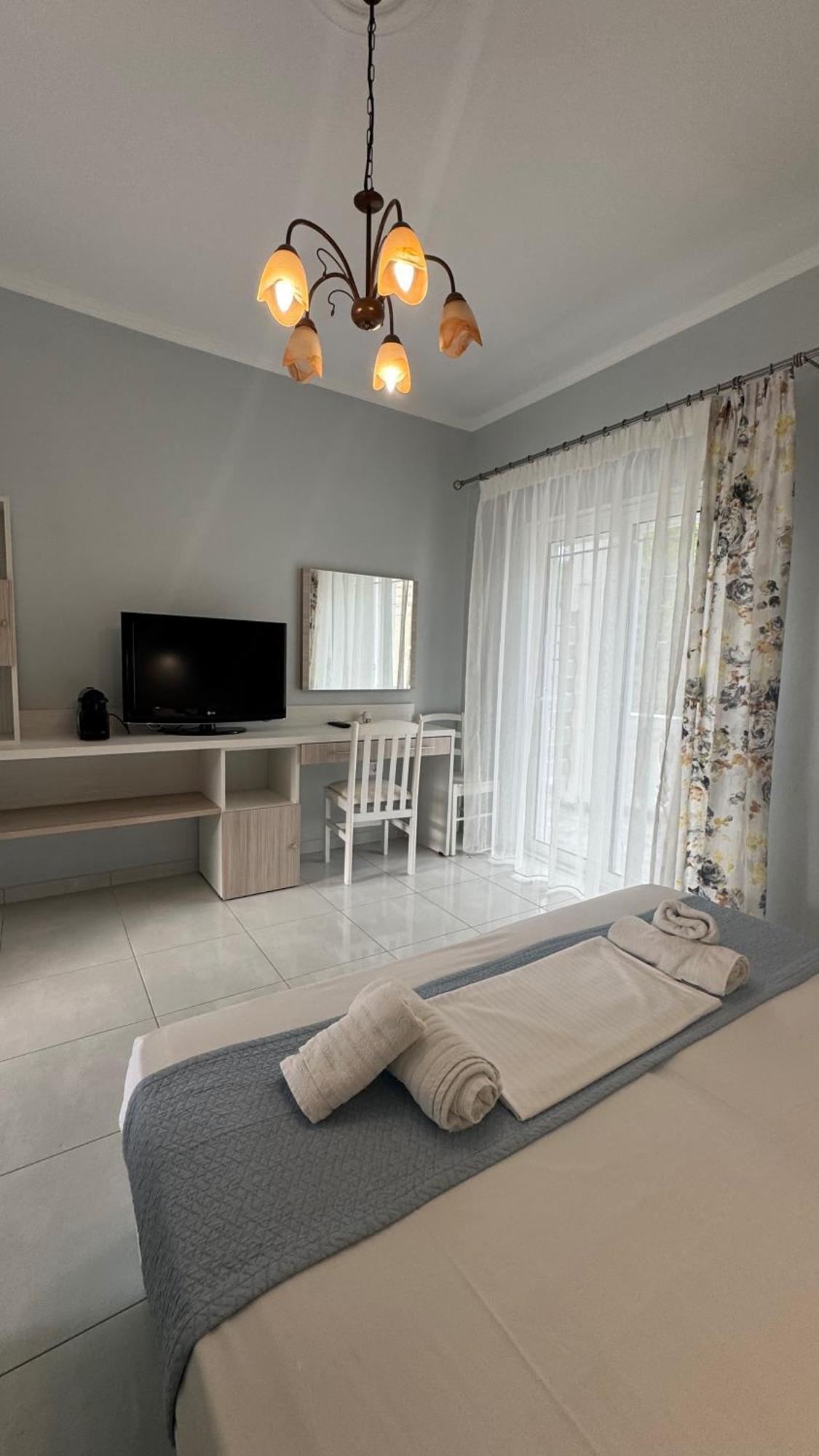 וורוורו Diaporos Hotel מראה חיצוני תמונה