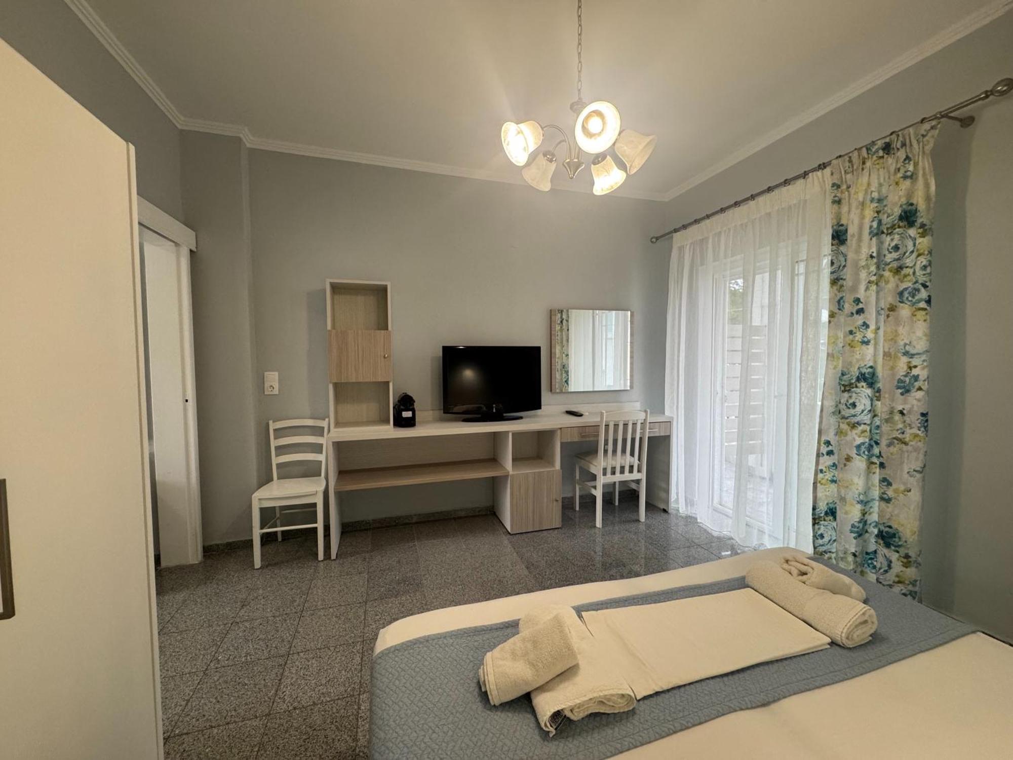 וורוורו Diaporos Hotel מראה חיצוני תמונה