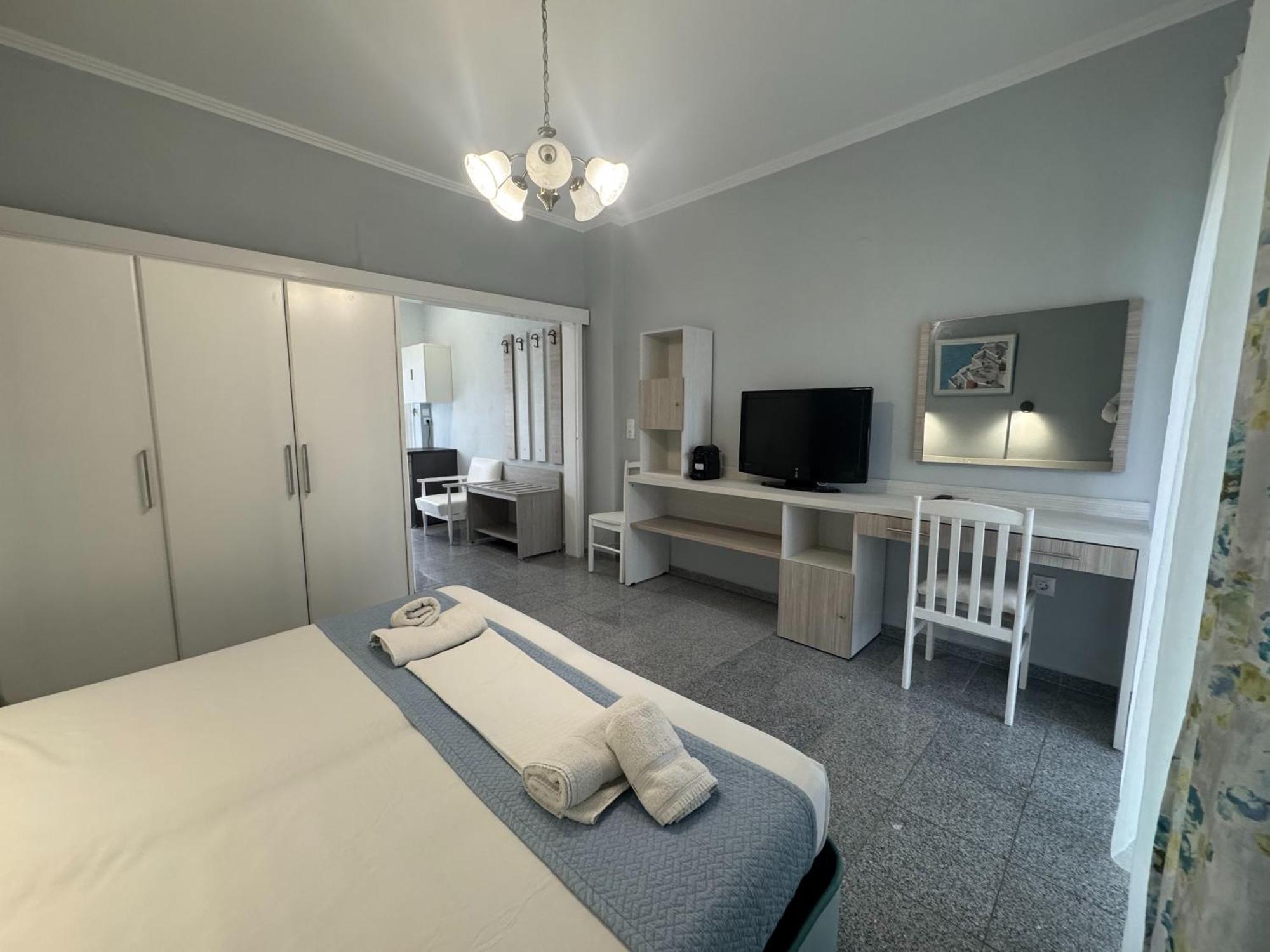 וורוורו Diaporos Hotel מראה חיצוני תמונה