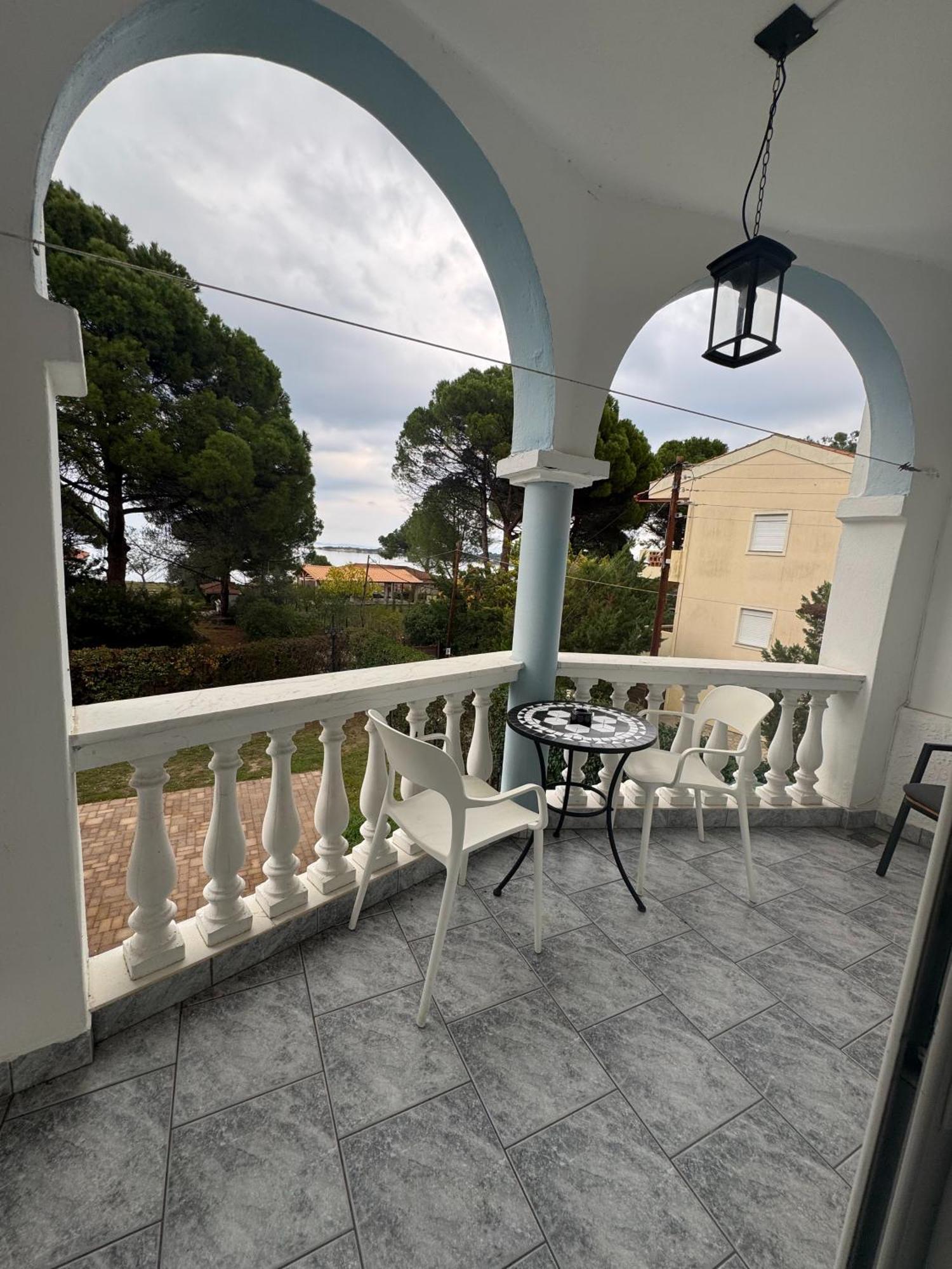 וורוורו Diaporos Hotel מראה חיצוני תמונה