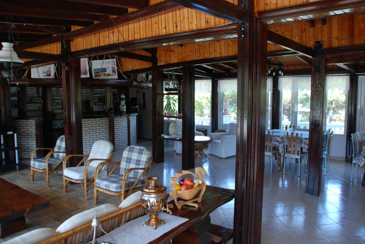 וורוורו Diaporos Hotel מראה חיצוני תמונה